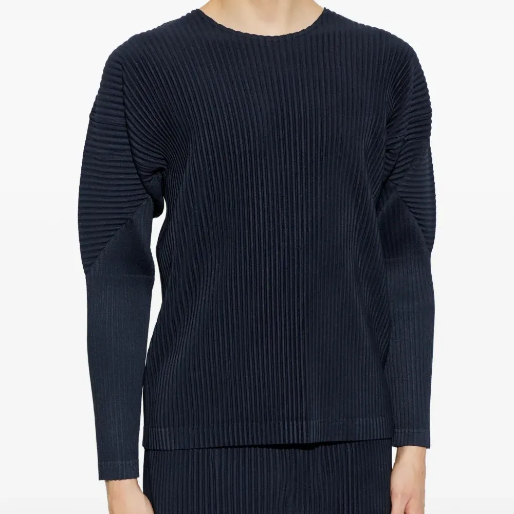 Плиссированная футболка с длинными рукавами