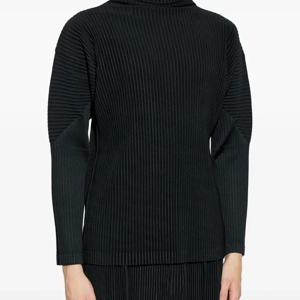 Рубашка с высоким воротником и плиссировкой