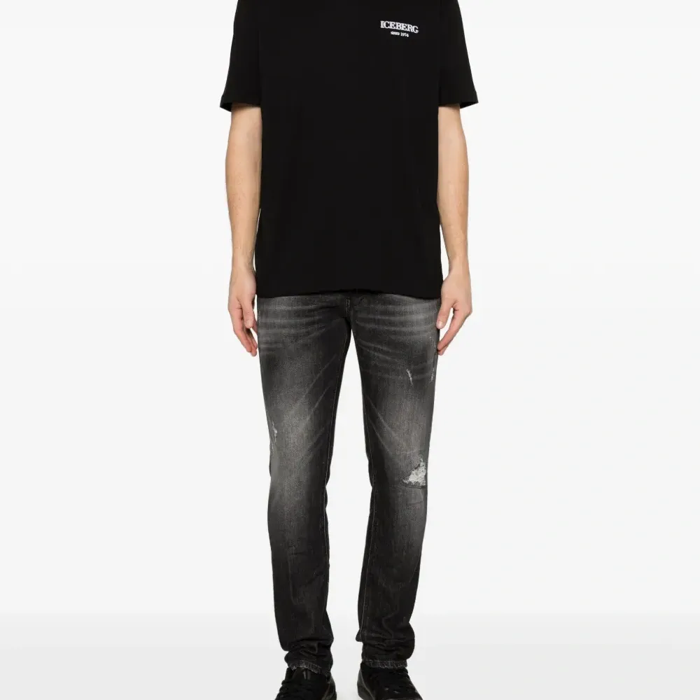 Футболка с логотипом