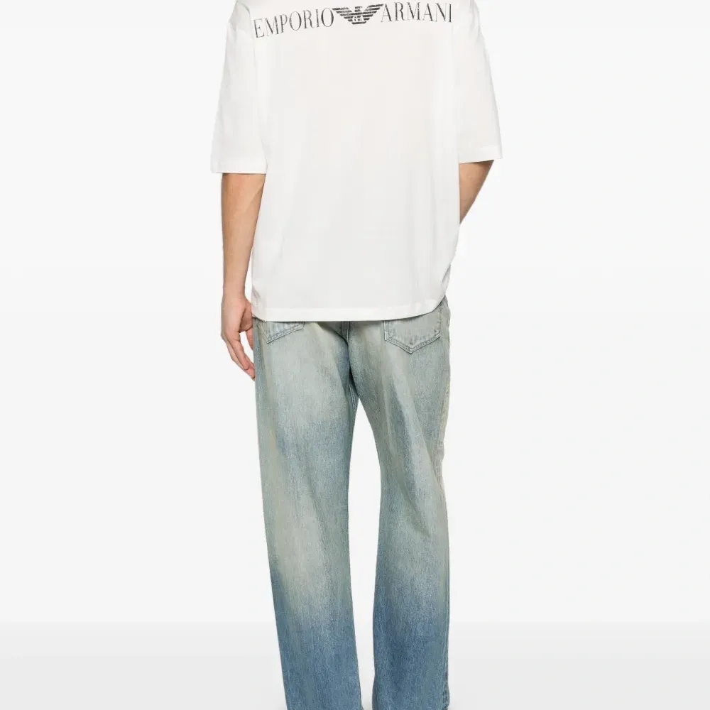 Футболка с принтом логотипа