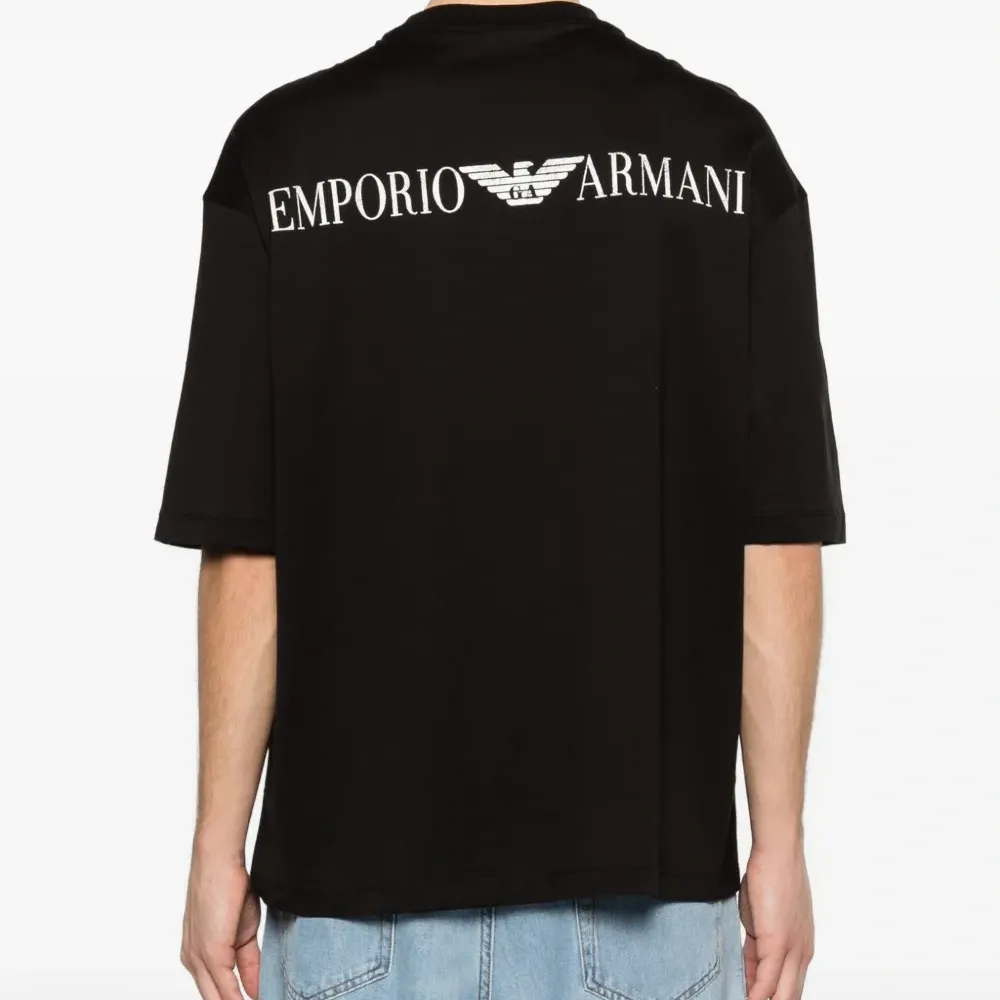 Футболка с принтом логотипа