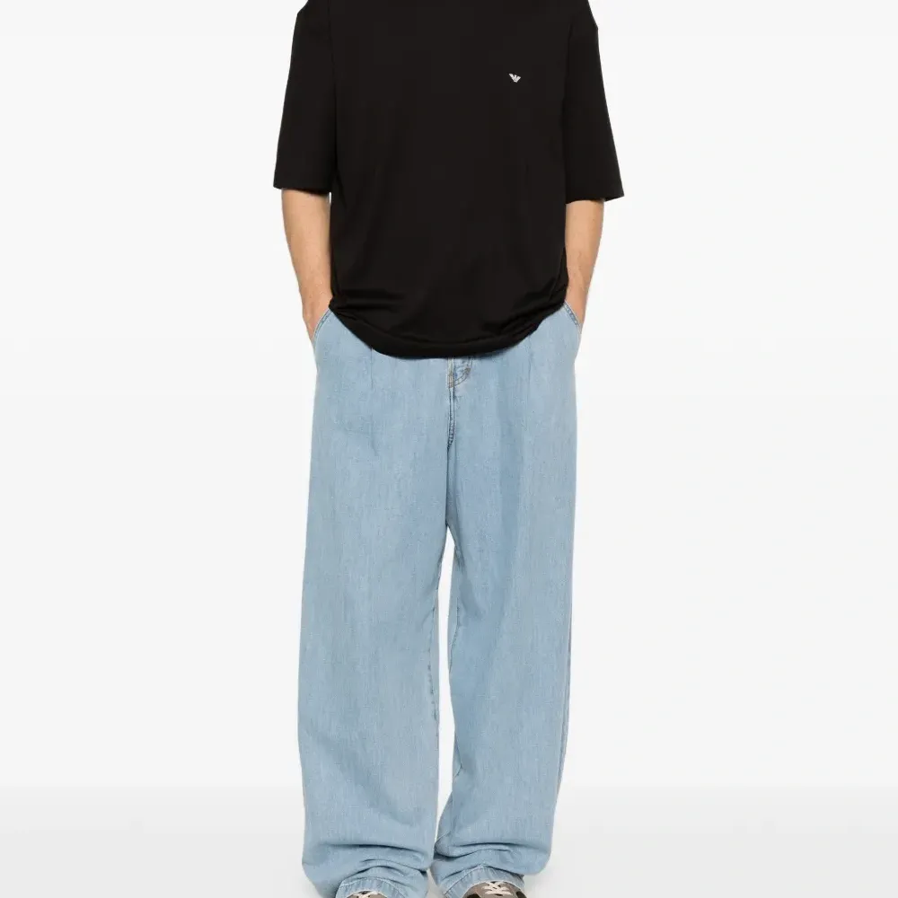 Футболка с принтом логотипа