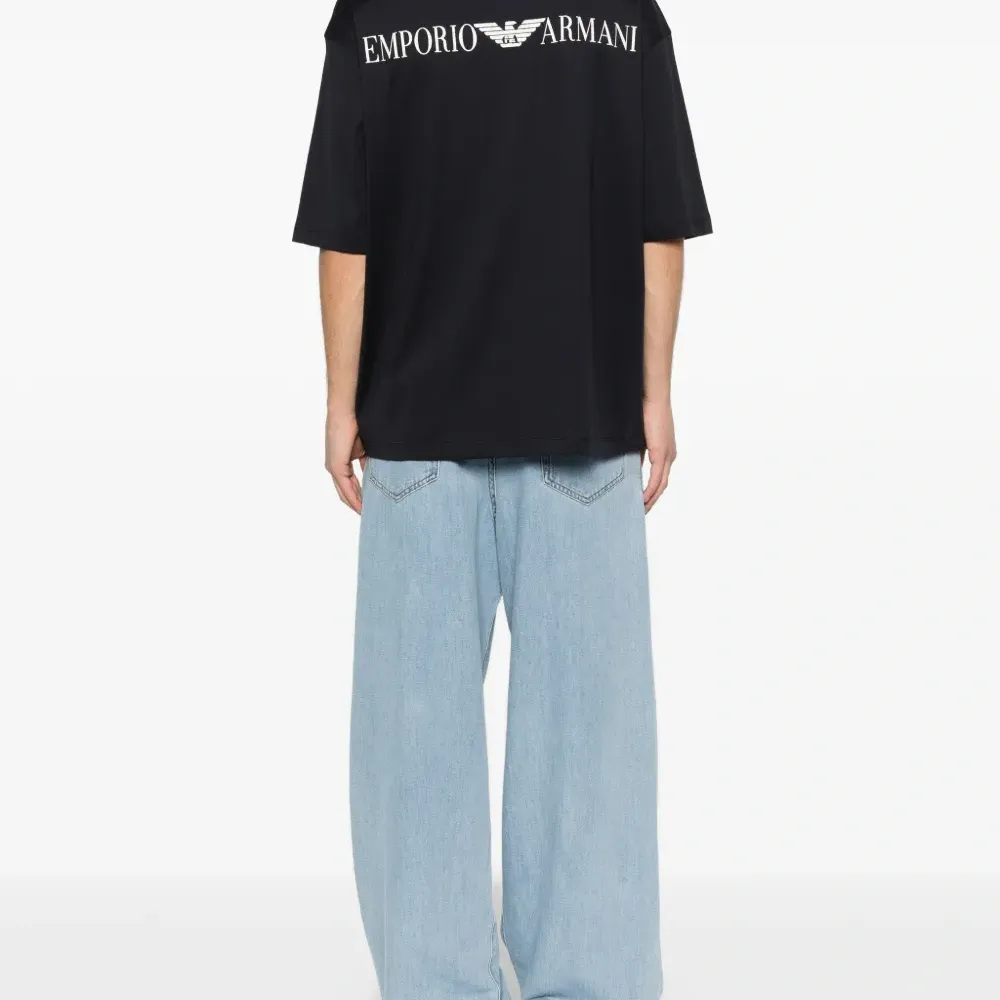 Футболка с принтом логотипа