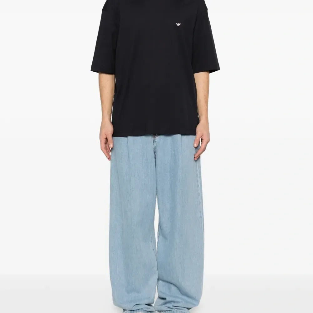 Футболка с принтом логотипа