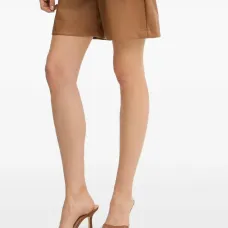 Приталенные шорты из искусственной кожи