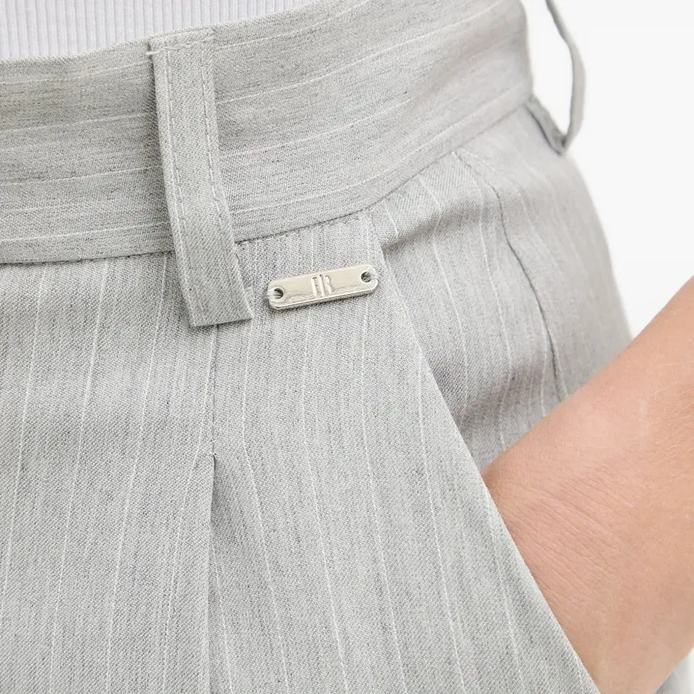 Брюки в полоску с защипами