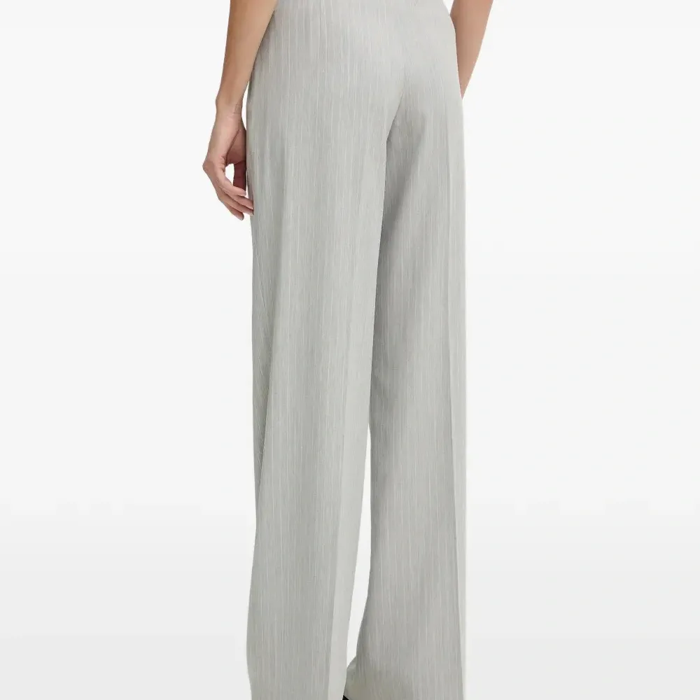 Брюки в полоску с защипами