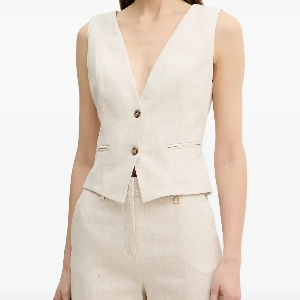 Топ с V-образным вырезом Топ с V-образным вырезом