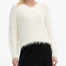Пушистый свитер с V-образным вырезом