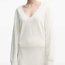 Джемпер с V-образным вырезом и длинными рукавами Джемпер с V-образным вырезом и длинными рукавами