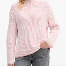 Фактурный вязаный свитер