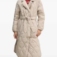 Стеганое пальто с поясом