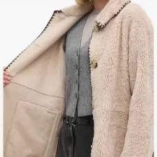 Пальто с волнистой отделкой и поясом