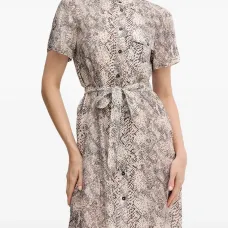 Мини-платье с пуговицами и поясом