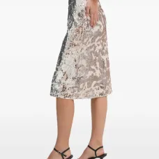 Миди-юбка, украшенная пайетками