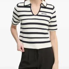 Трикотаж с полосатым воротником