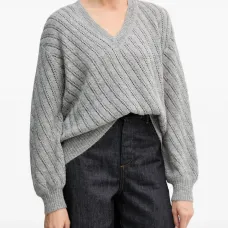 Свитер с V-образным вырезом и ажурной вязкой