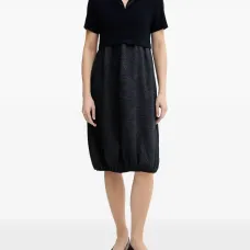 Платье с V-образным вырезом и узором