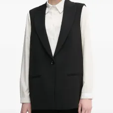 Приталенный жилет на пуговицах