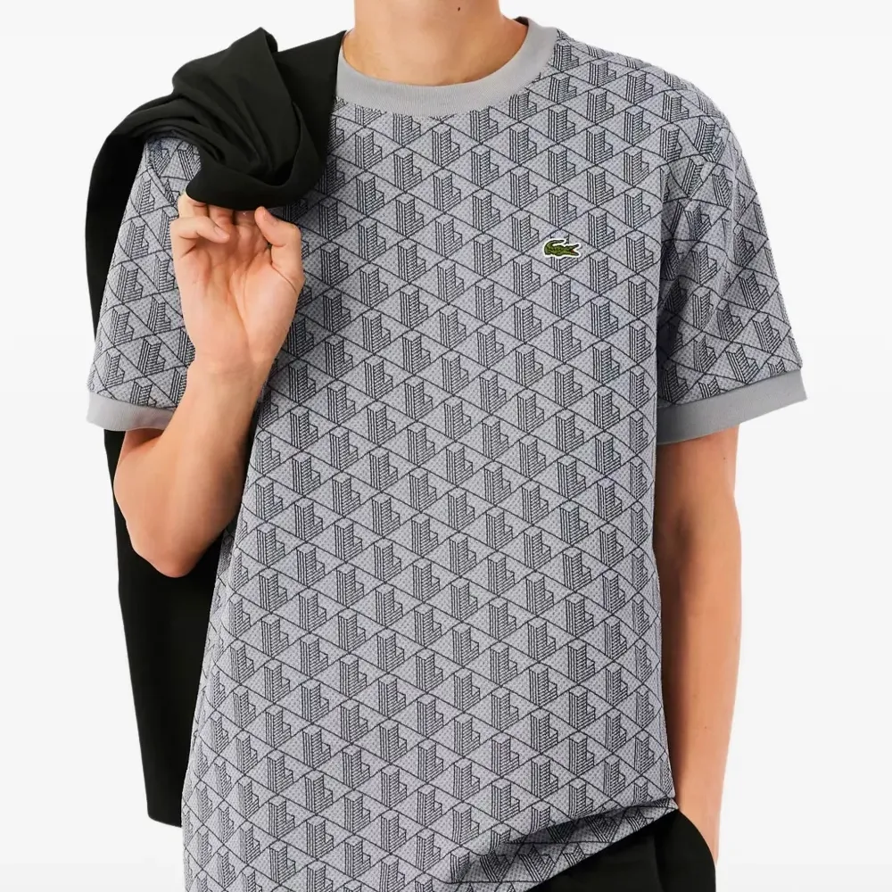 Футболка с геометрическим принтом