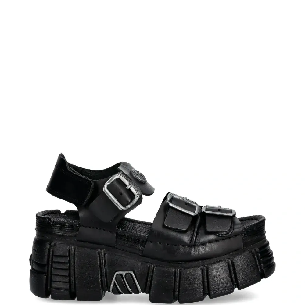 Босоножки на платформе с пряжкой