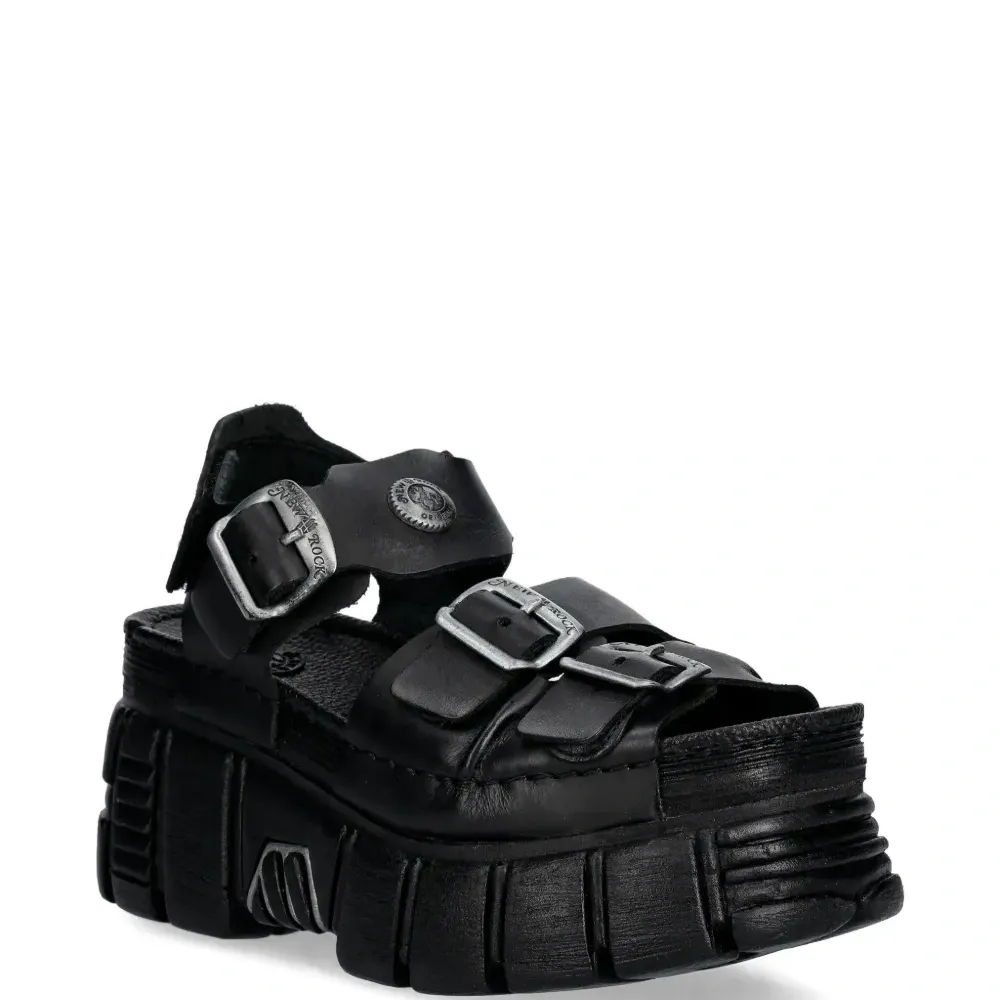 Босоножки на платформе с пряжкой