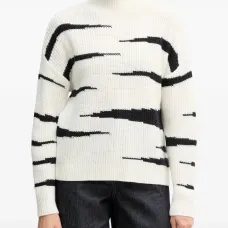 Свитер с высоким воротом Свитер с высоким воротом