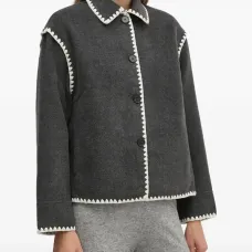 Жакет с контрастной отделкой и пуговицами