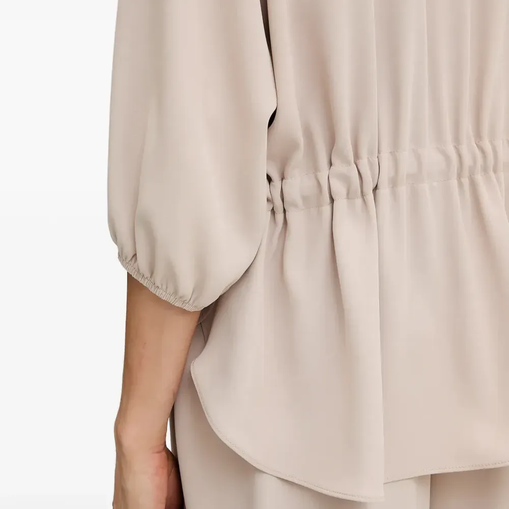 Блузка с V-образным вырезом и кулиской