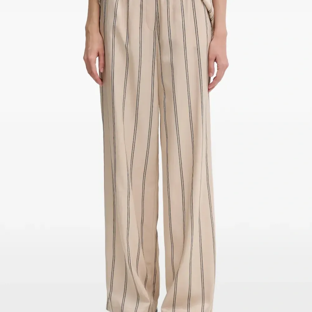 Брюки в полоску