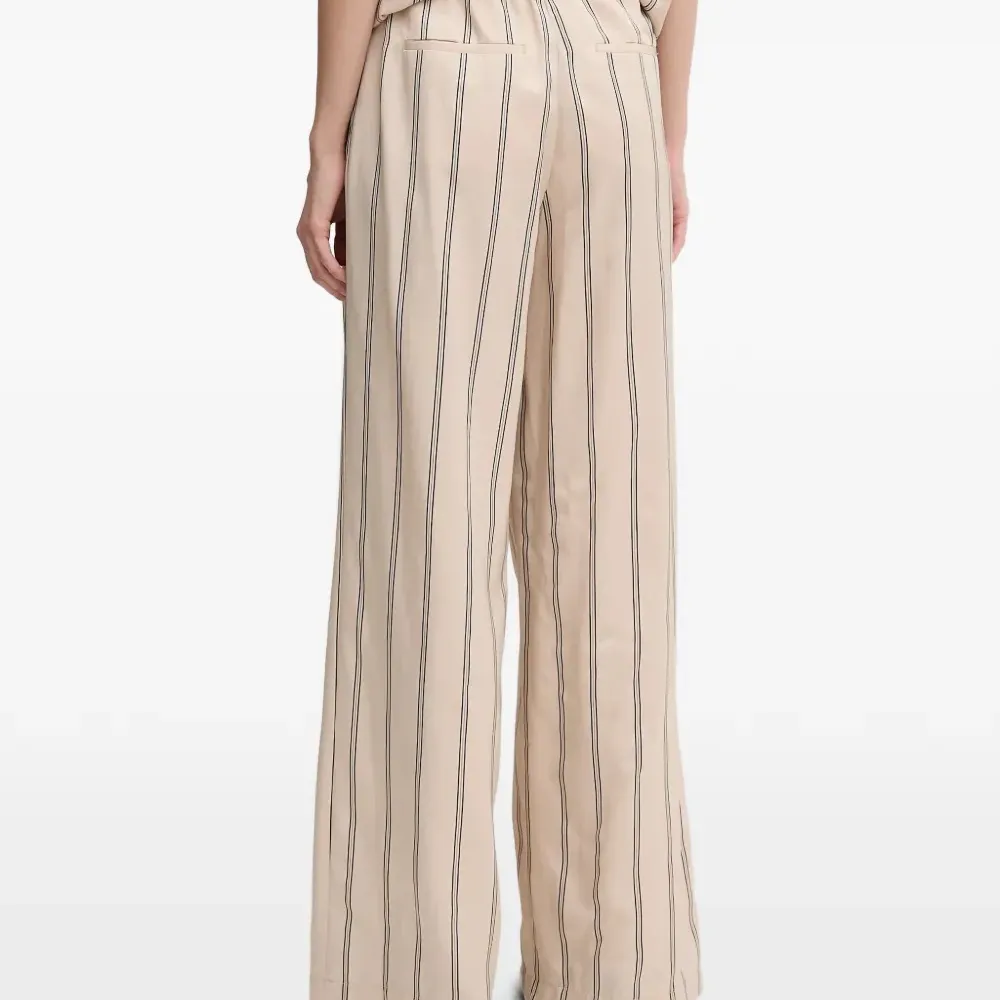 Брюки в полоску