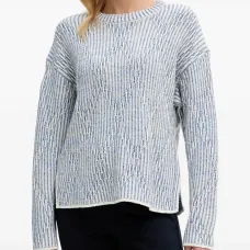 Полосатый свитер с круглым вырезом