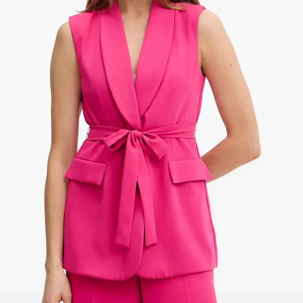 Жилет с шалевым воротником и поясом