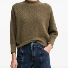 Вязаное изделие с воротником-стойкой Вязаное изделие с воротником-стойкой