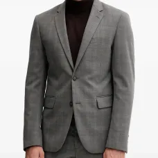 Костюм на пуговицах