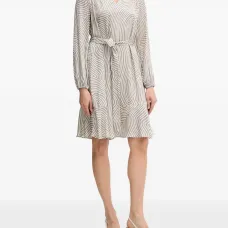 Платье с поясом и узором