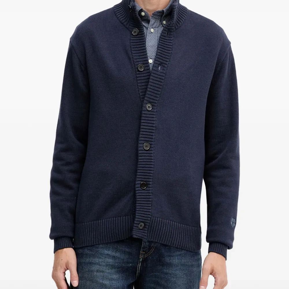 Кардиган на пуговицах