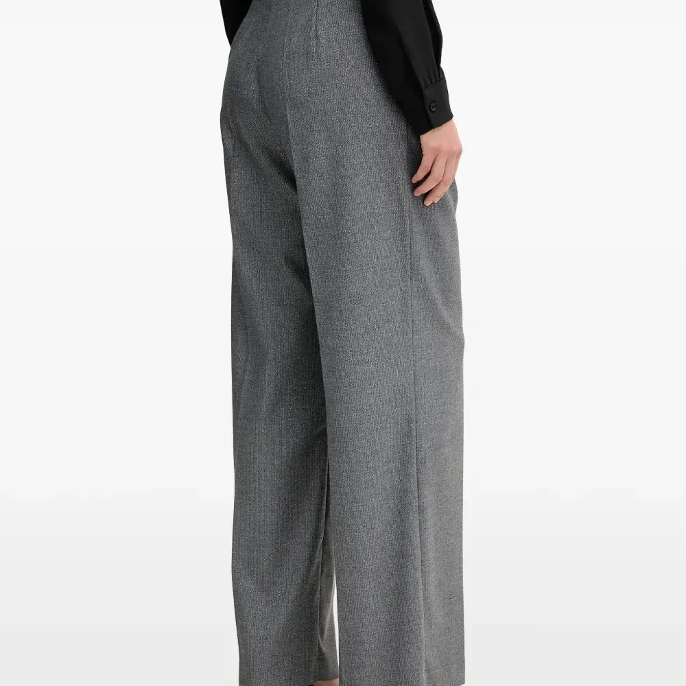 Брюки со складками