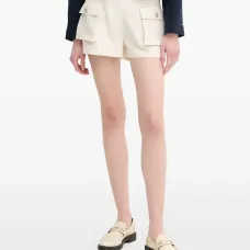 Шорты с клапанами на карманах и пуговицами