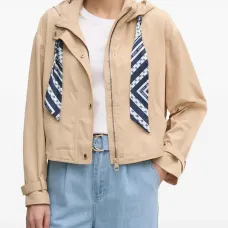 Куртка с капюшоном-шарфом