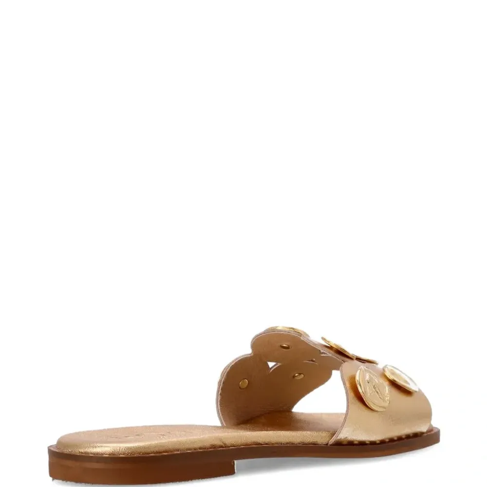 Сандалии с украшением в виде монет