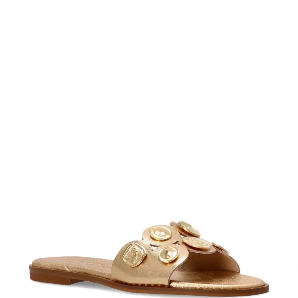 Сандалии с украшением в виде монет