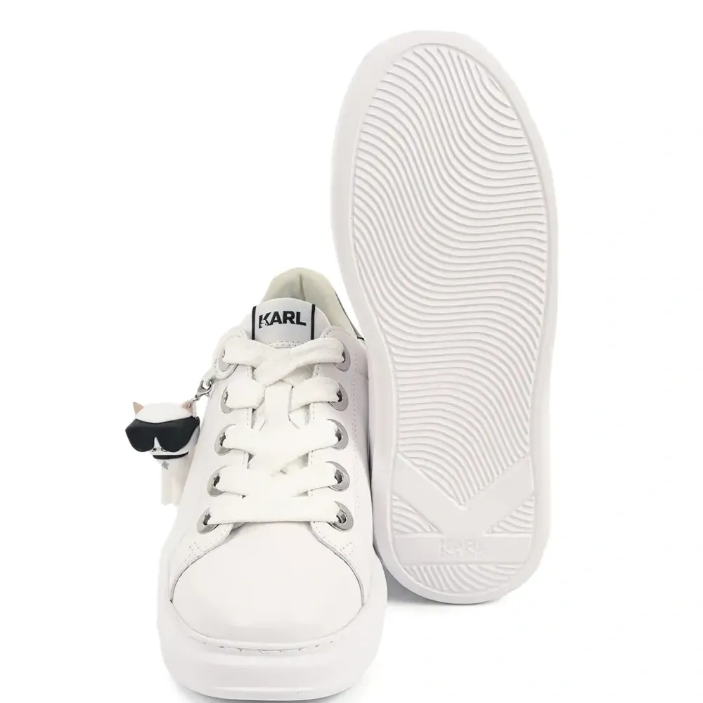 Кожаные кроссовки с декоративным элементом