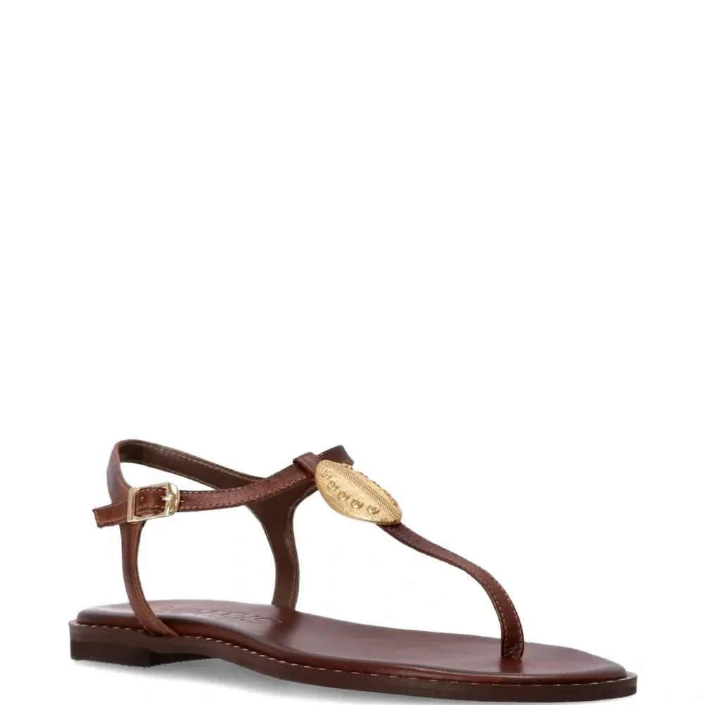 Босоножки с Т-образным ремешком и застёжкой-пряжкой