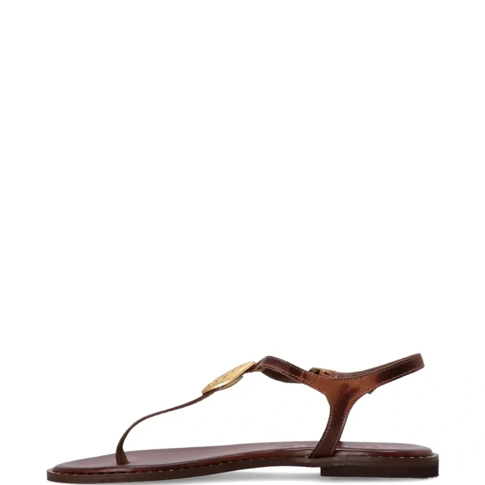 Босоножки с Т-образным ремешком и застёжкой-пряжкой