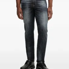 Джинсы прямого кроя Джинсы прямого кроя