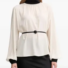 Блузка с воротником-гольф