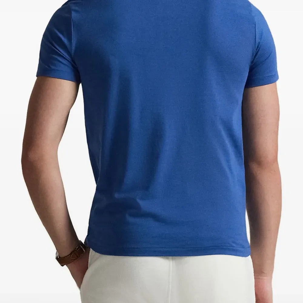 Футболка с круглым вырезом