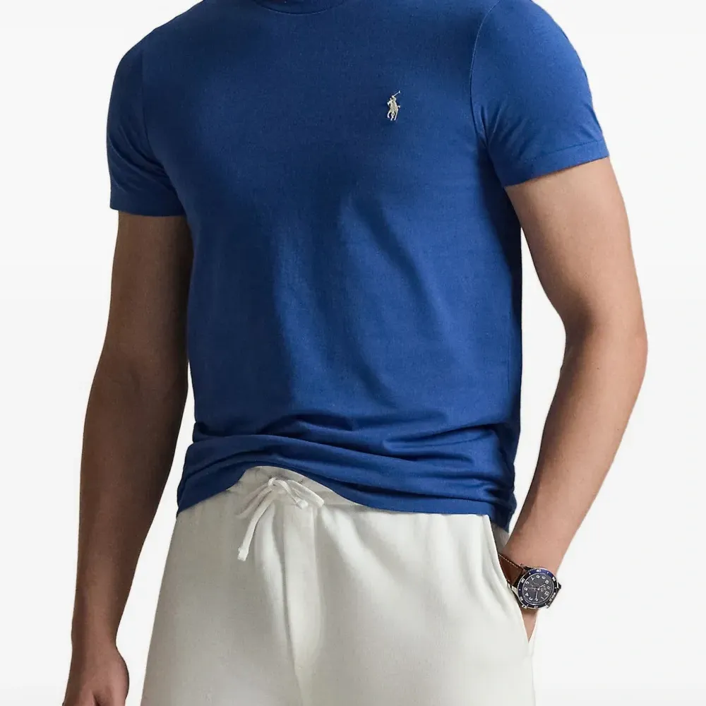 Футболка с круглым вырезом