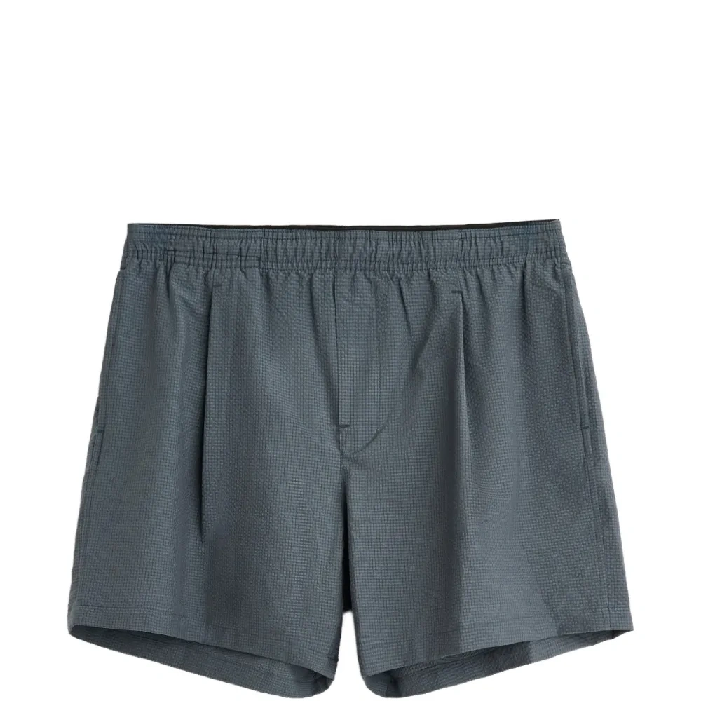 Плиссированные шорты из сеерсакера